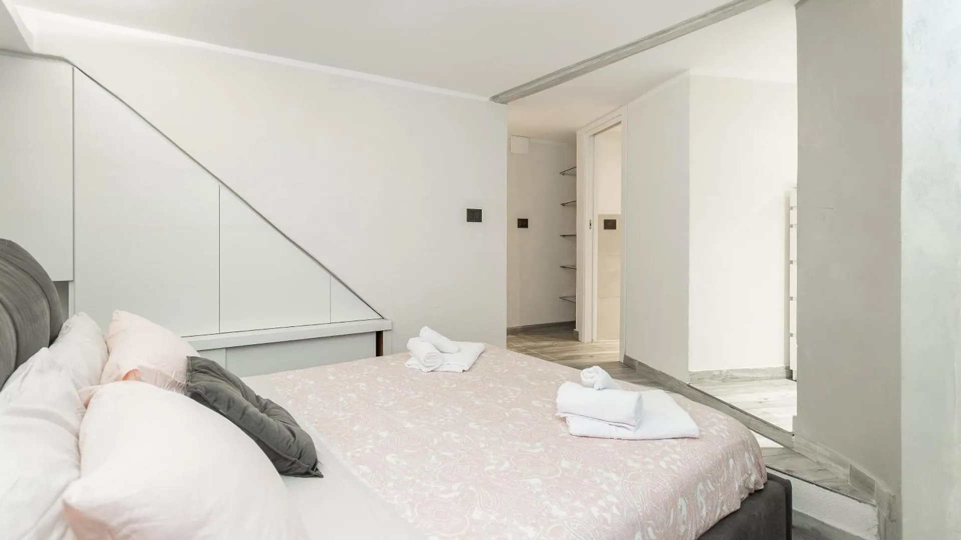 Palm & Beach - Genova Suite 0*, Genoa